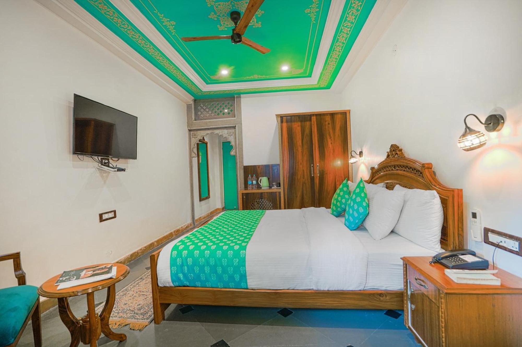 AAJ HAVELI - Lake Facing Boutique Hotel by Levelup Hotels Udaipur Extérieur photo