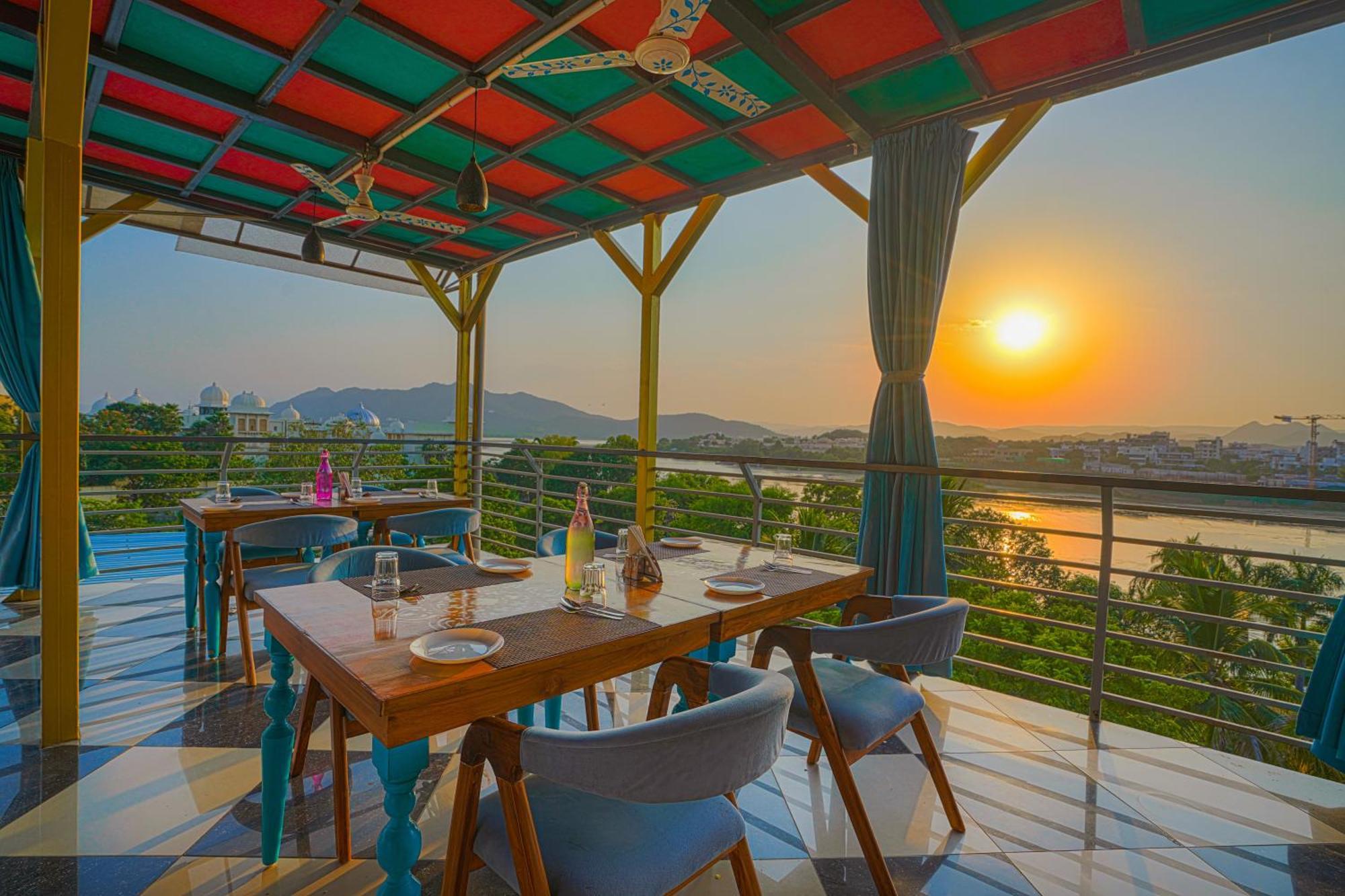 AAJ HAVELI - Lake Facing Boutique Hotel by Levelup Hotels Udaipur Extérieur photo