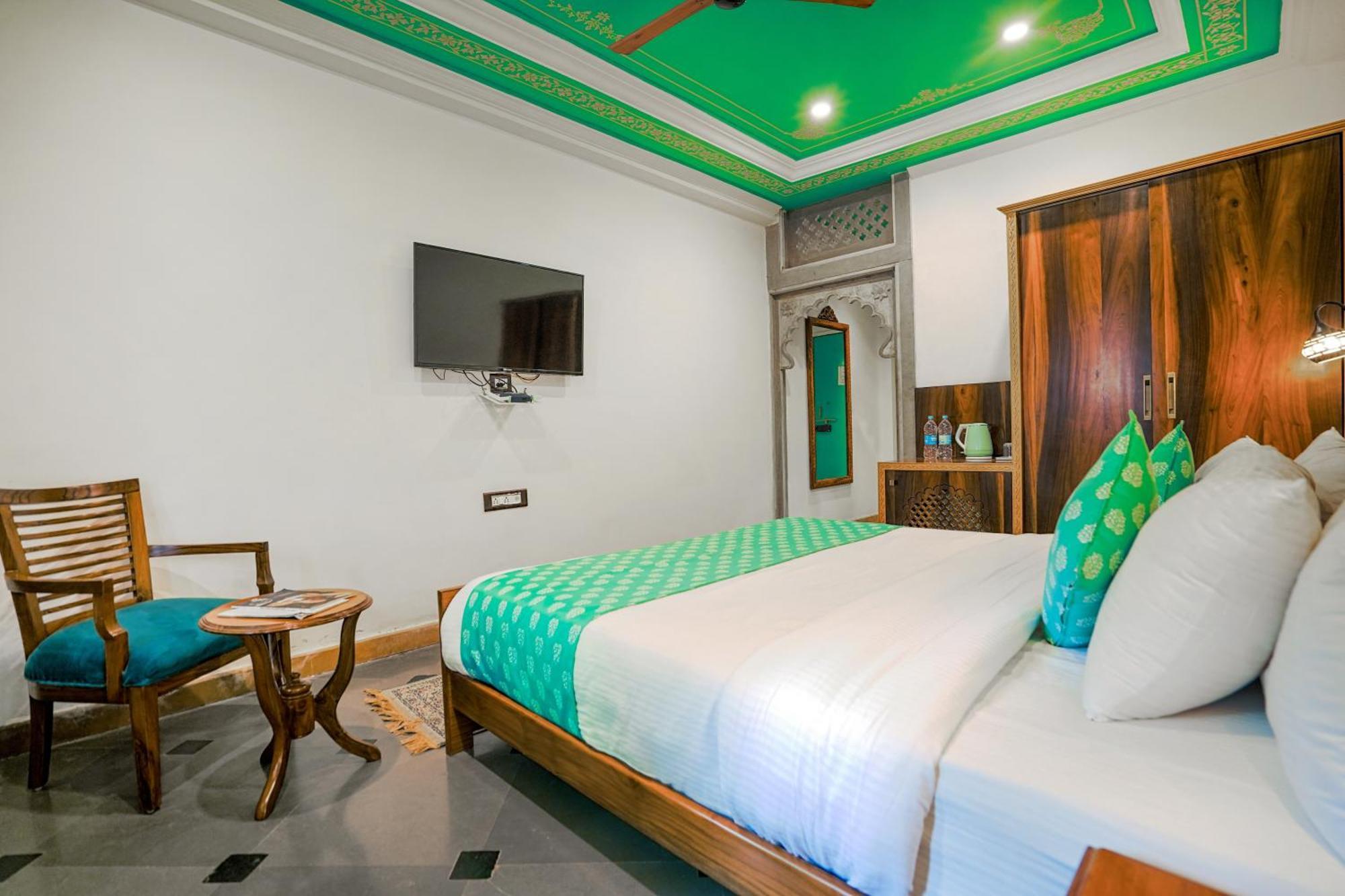 AAJ HAVELI - Lake Facing Boutique Hotel by Levelup Hotels Udaipur Extérieur photo