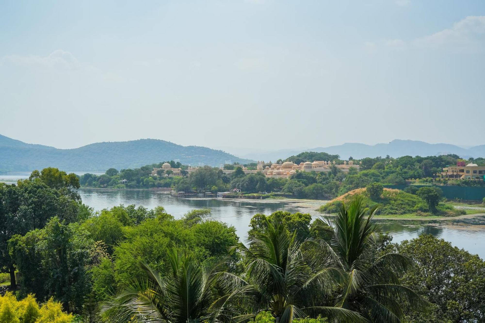 AAJ HAVELI - Lake Facing Boutique Hotel by Levelup Hotels Udaipur Extérieur photo