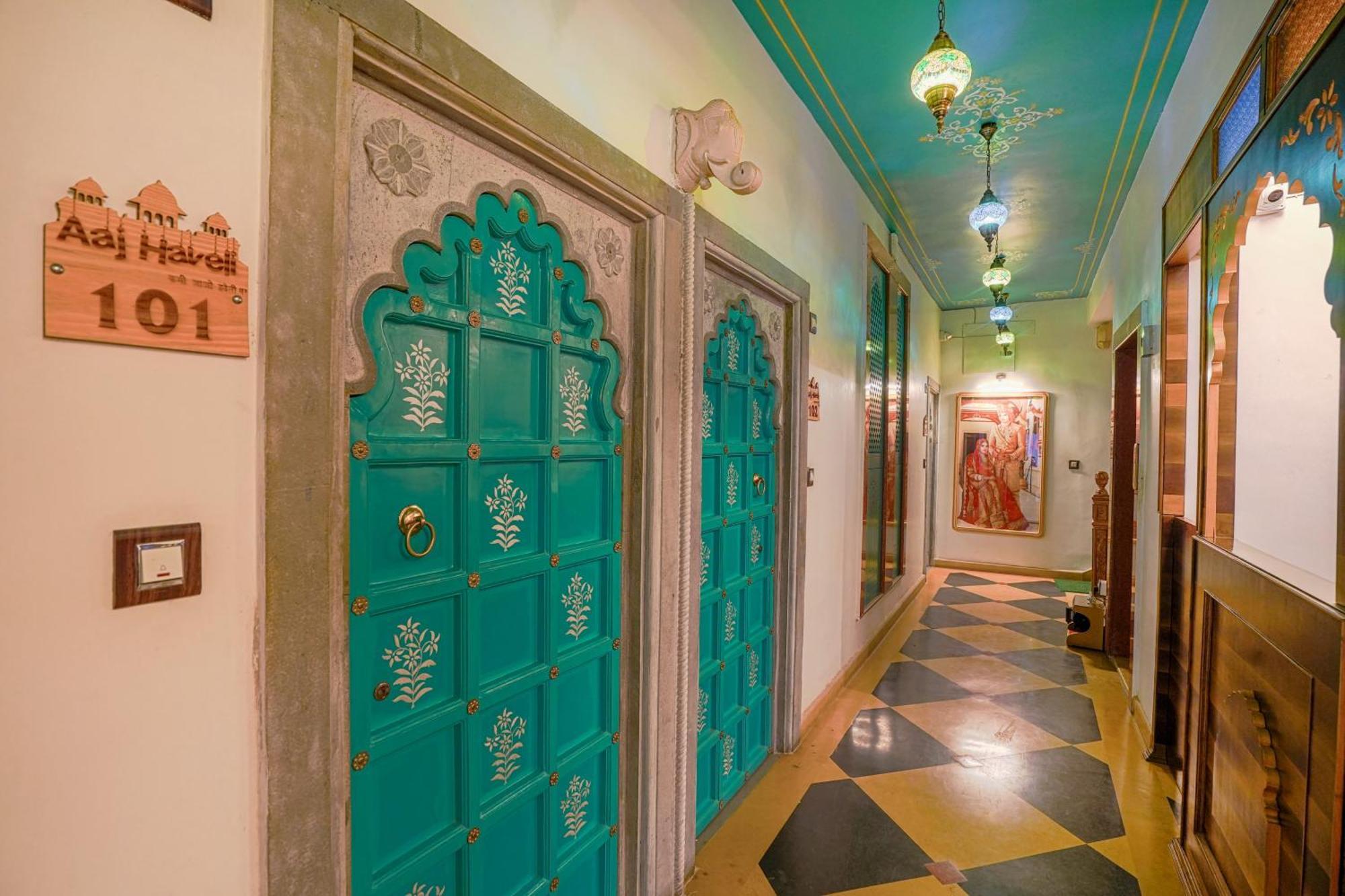 AAJ HAVELI - Lake Facing Boutique Hotel by Levelup Hotels Udaipur Extérieur photo