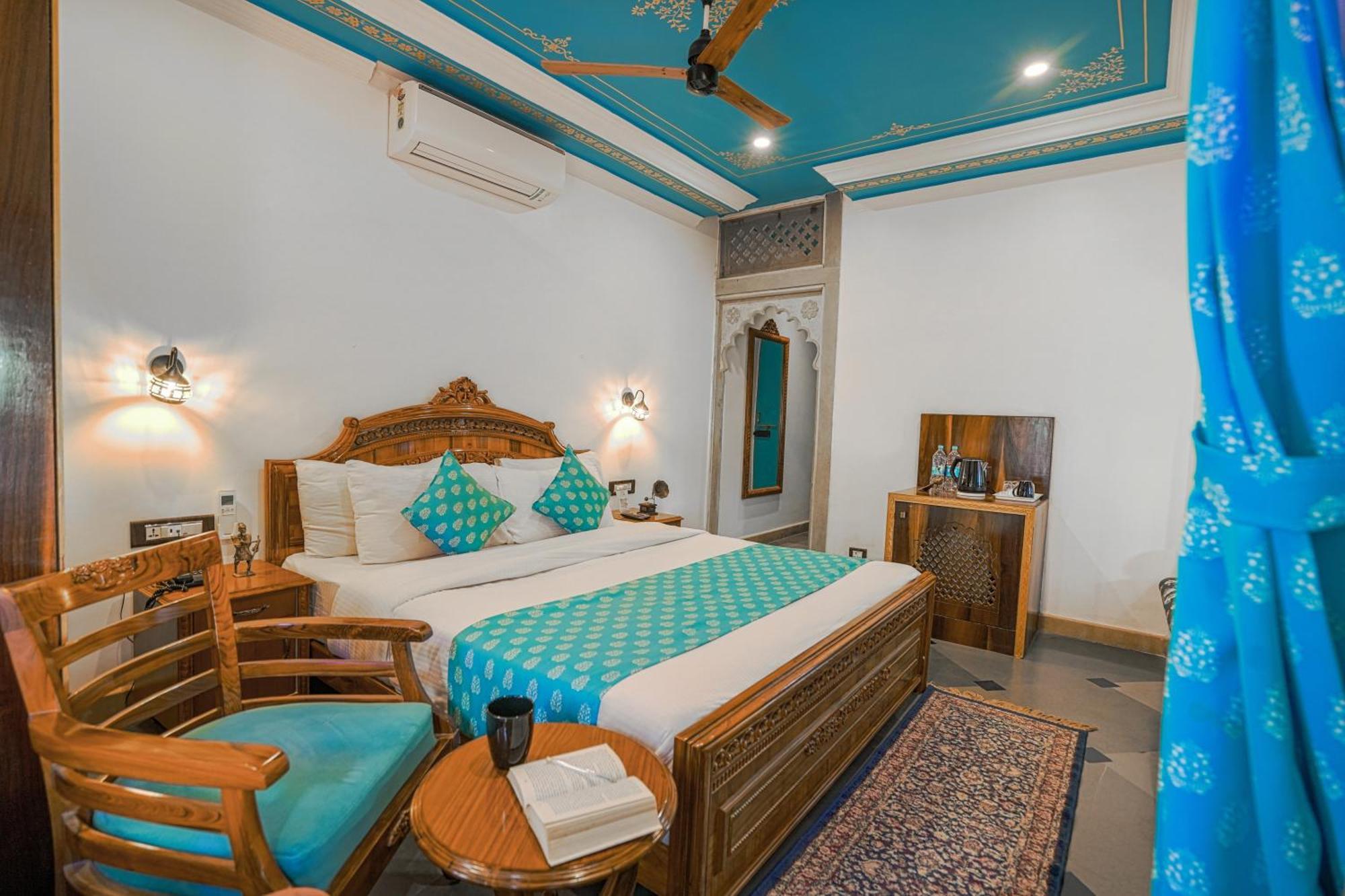 AAJ HAVELI - Lake Facing Boutique Hotel by Levelup Hotels Udaipur Extérieur photo