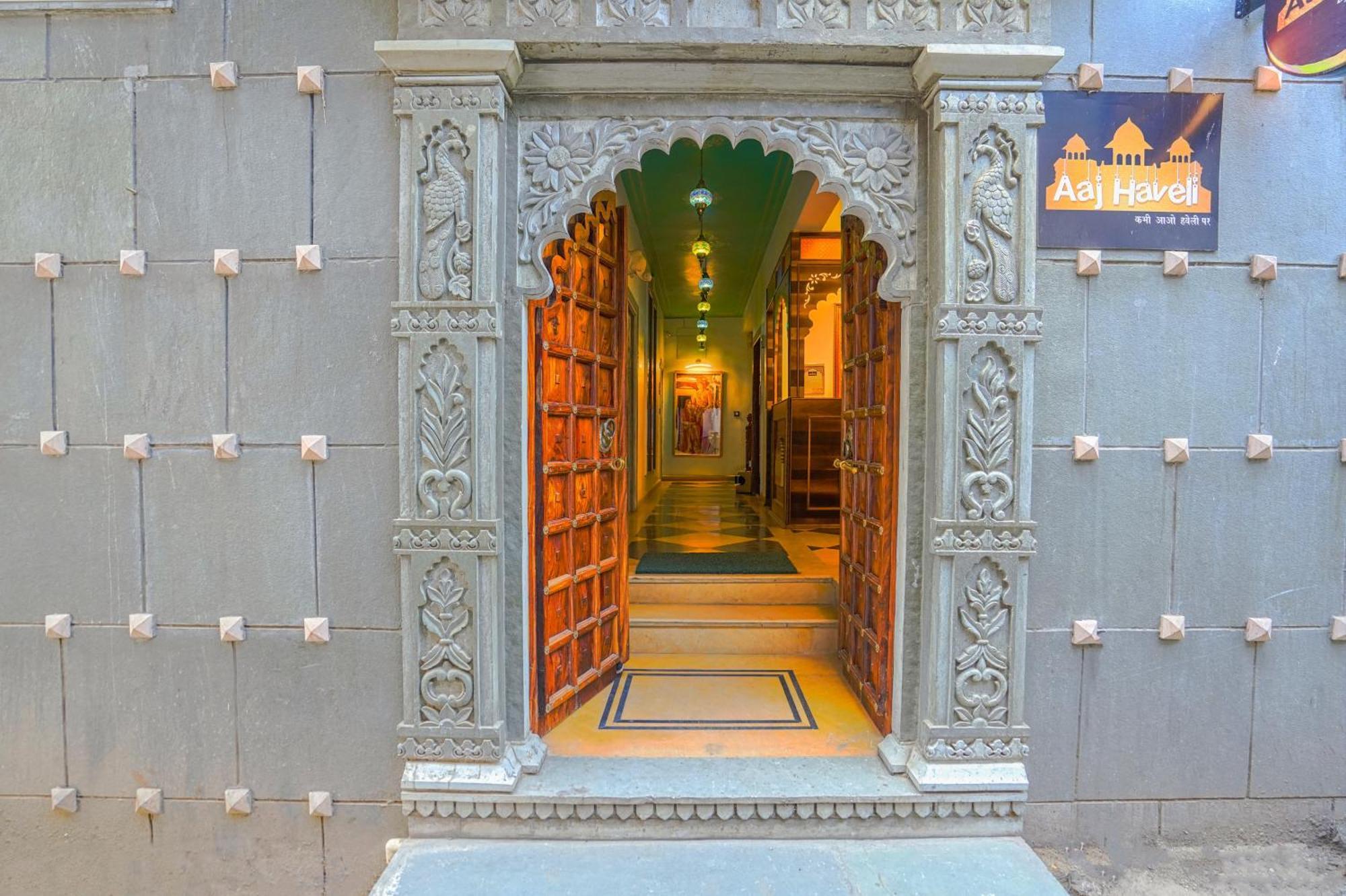 AAJ HAVELI - Lake Facing Boutique Hotel by Levelup Hotels Udaipur Extérieur photo