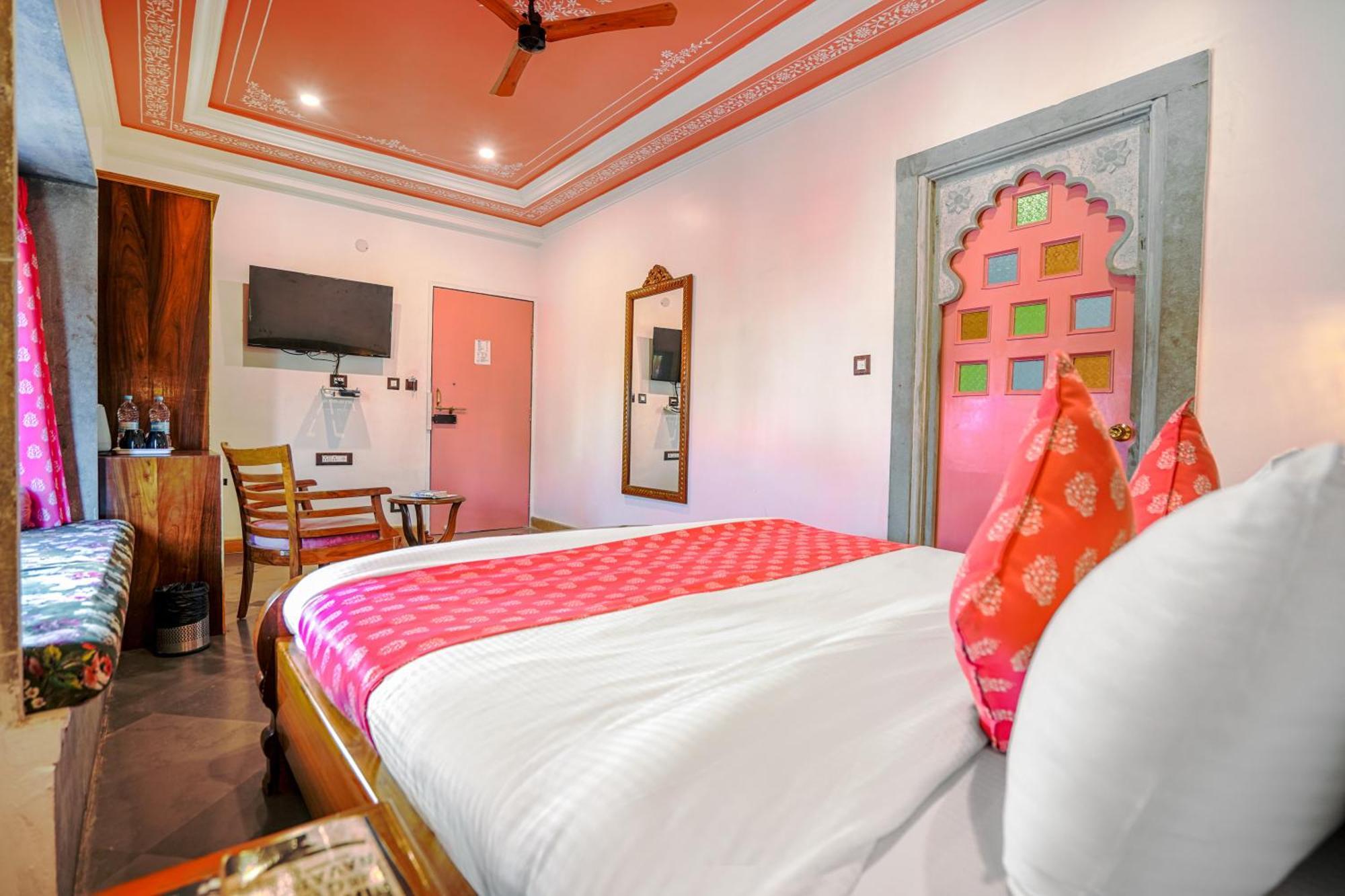 AAJ HAVELI - Lake Facing Boutique Hotel by Levelup Hotels Udaipur Extérieur photo