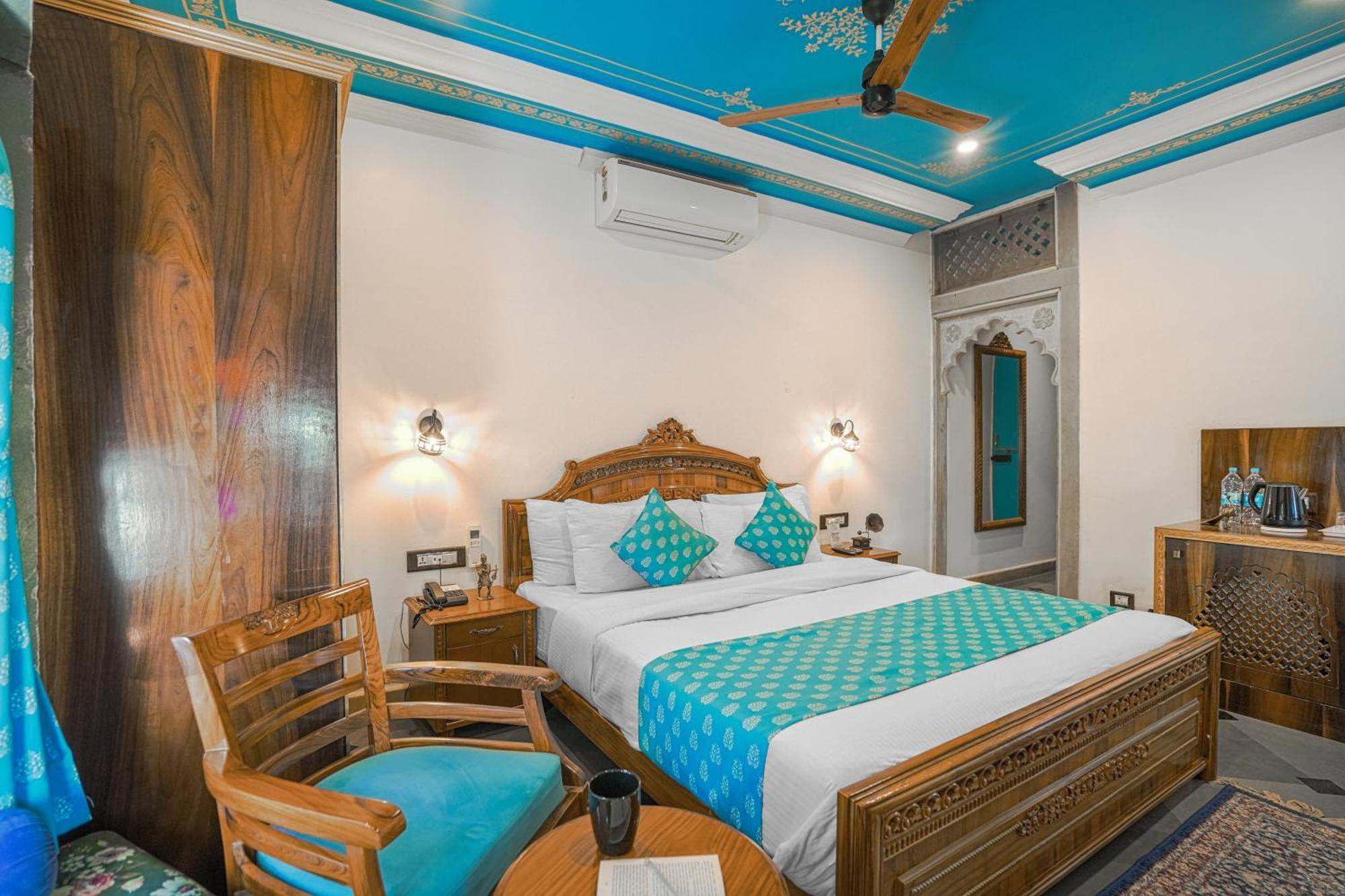 AAJ HAVELI - Lake Facing Boutique Hotel by Levelup Hotels Udaipur Extérieur photo