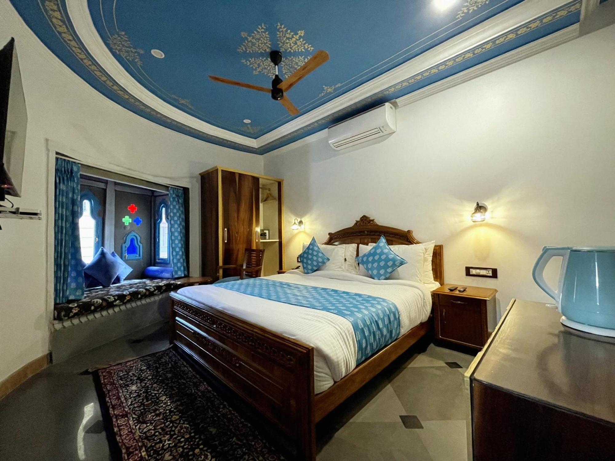 AAJ HAVELI - Lake Facing Boutique Hotel by Levelup Hotels Udaipur Chambre photo